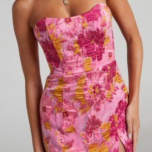 BRAILEY MINI DRESS - STRAPLESS DRESS IN PINK JACQUARD